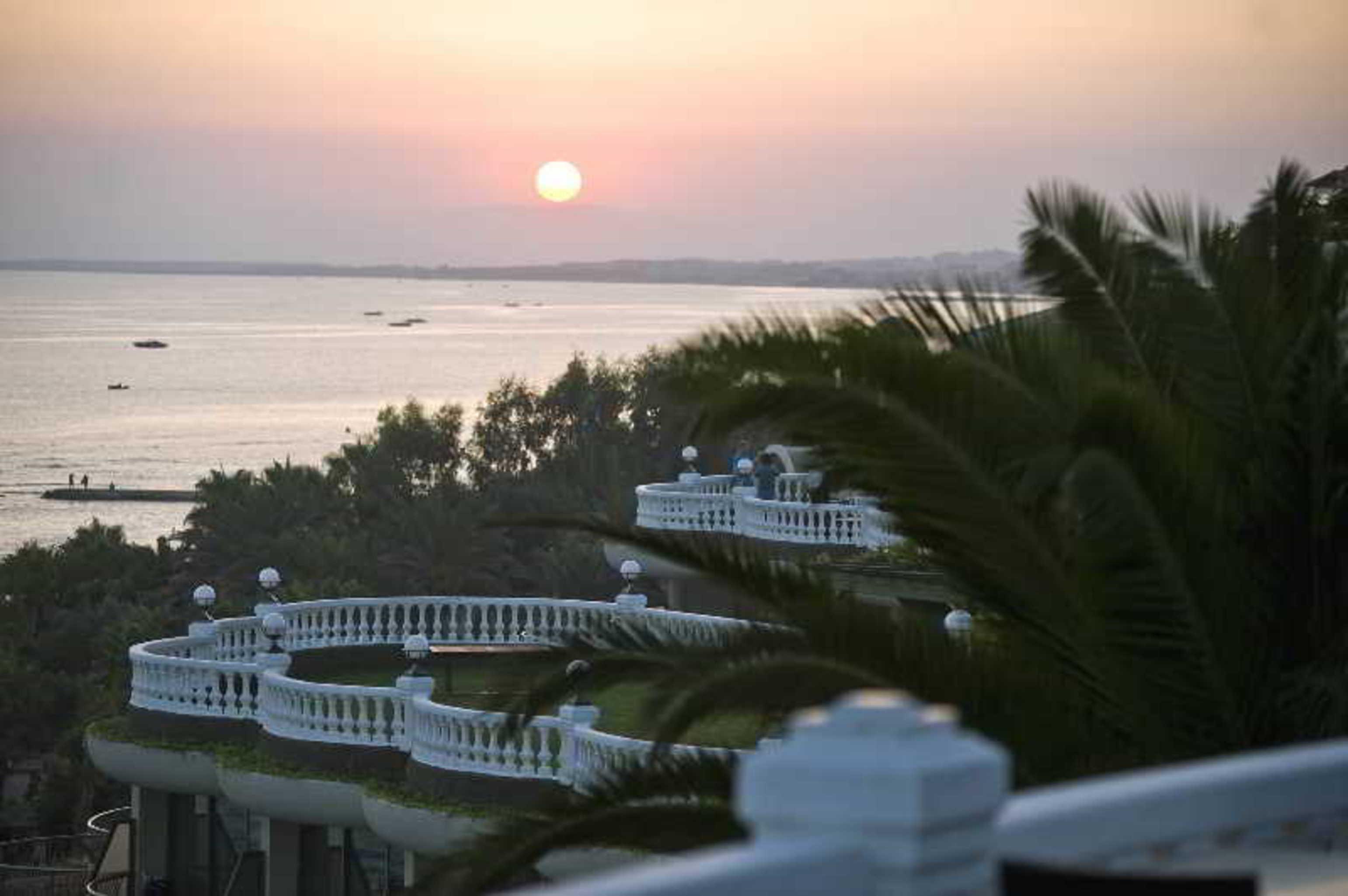 Sunrise Queen Luxury Hotel Side Exteriér fotografie